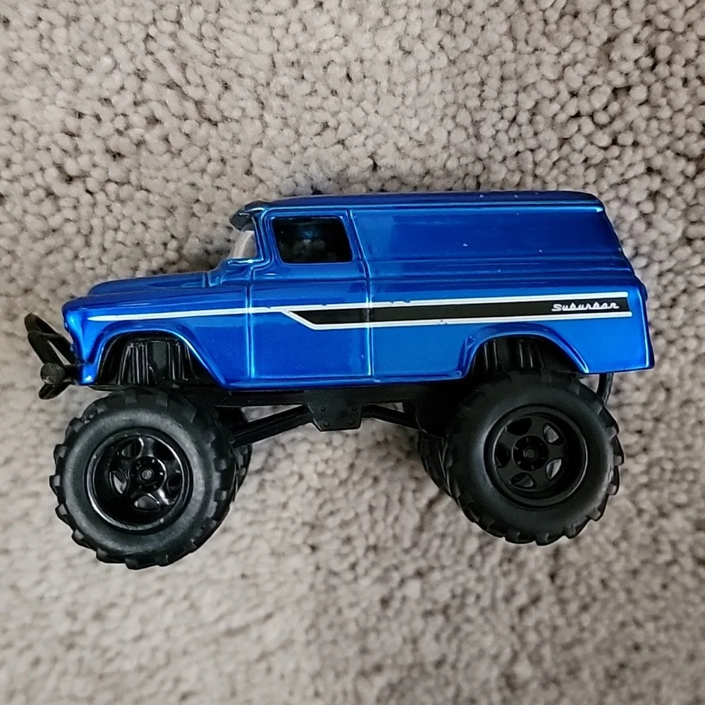 Just Trucks 1957 Suburban Truck - 1/64 scale
